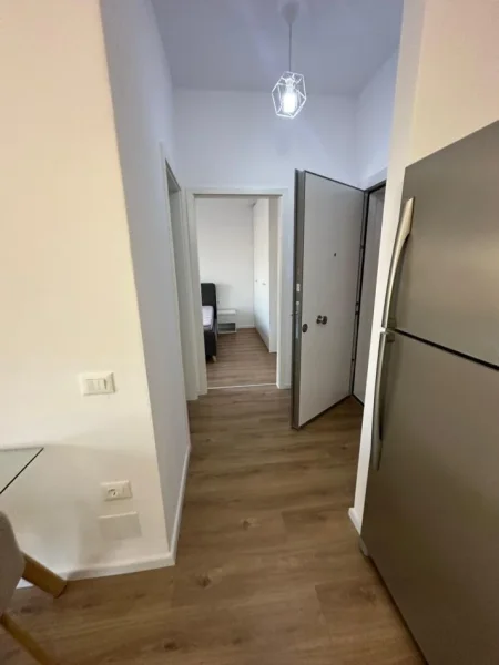 Tirane, jepet me qera apartament 1+1+Ballkon Kati 5, 400 € (Rezidenca Kaimi, Ali Dem)
