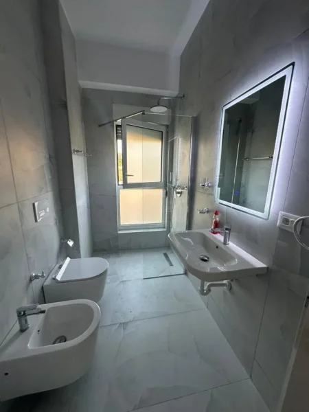 Tirane, jepet me qera apartament 1+1+Ballkon Kati 5, 400 € (Rezidenca Kaimi, Ali Dem)