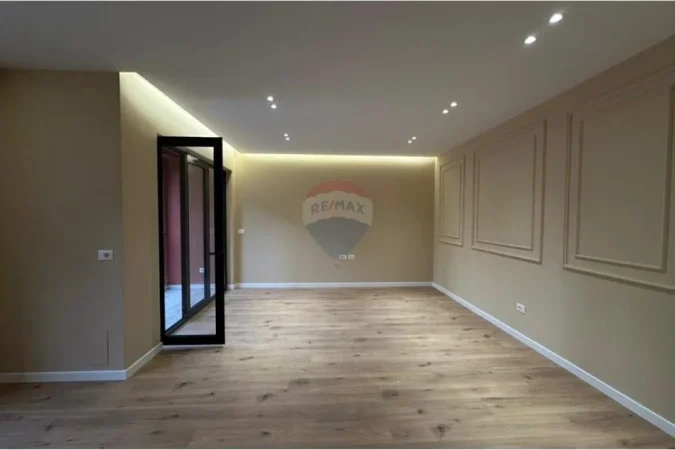 Tirane, shitet apartament 2+1+Ballkon , 107 m² 214.000 € 