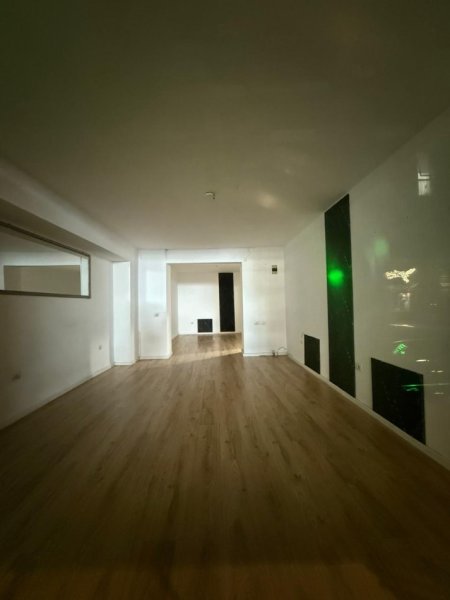 Tirane, jepet me qera dyqan Kati 0, 50 m² 700 € (STADIUMI DINAMO)