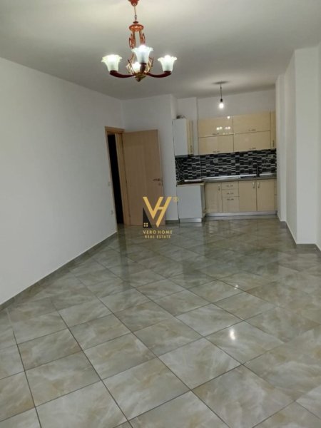 Tirane, jepet me qera apartament 2+1+Ballkon Kati 5, 100 m² 400 € (ASTIR)