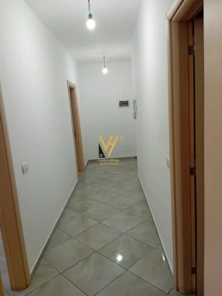 Tirane, jepet me qera apartament 2+1+Ballkon Kati 5, 100 m² 400 € (ASTIR)