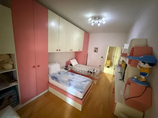 Tirane, shitet apartament 2+1 , 134 m² 215.000 € (materniteti ri)