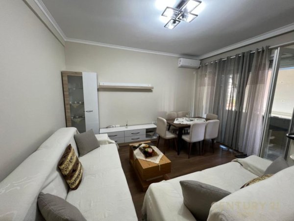 Tirane, jepet me qera apartament 2+1 Kati 2, 85 m² 800 € (KOMUNA E PARISIT)