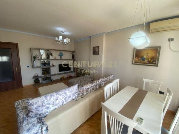 Tirane, jepet me qera apartament 2+1 Kati 5, 88 m² 450 € (Astir)