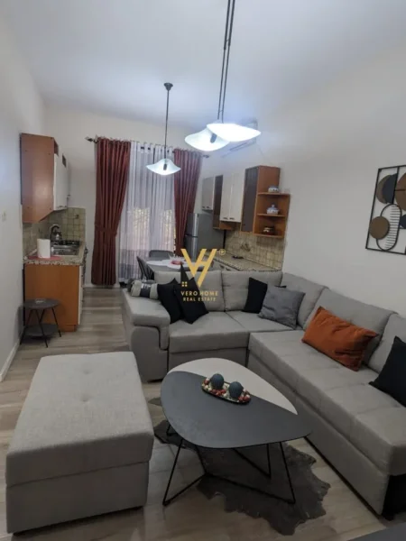 Tirane, jepet me qera apartament 2+1+Ballkon Kati 3, 90 m² 600 € (BULEVARDI “BAJRAM CURRI”)