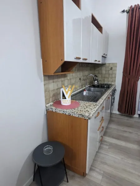 Tirane, jepet me qera apartament 2+1+Ballkon Kati 3, 90 m² 600 € (BULEVARDI “BAJRAM CURRI”)