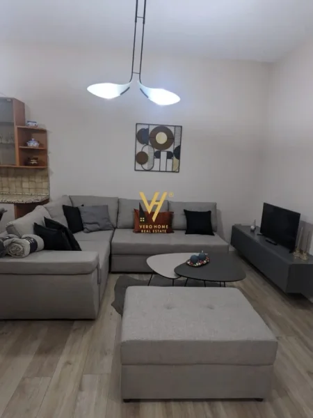 Tirane, jepet me qera apartament 2+1+Ballkon Kati 3, 90 m² 600 € (BULEVARDI “BAJRAM CURRI”)