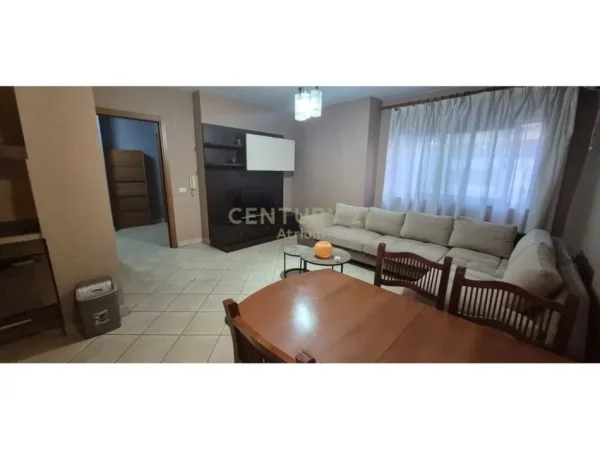 Tirane, jepet me qera apartament 2+1+Ballkon Kati 5, 85 m² 650 € (Rruga Irfan Tomini)