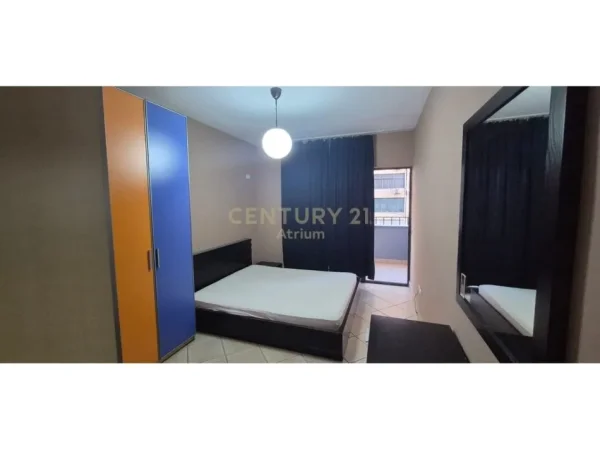 Tirane, jepet me qera apartament 2+1+Ballkon Kati 5, 85 m² 650 € (Rruga Irfan Tomini)