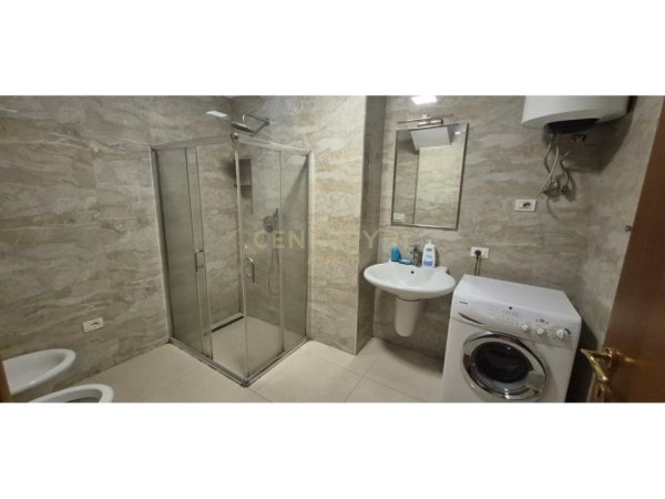 Tirane, jepet me qera apartament 2+1+Ballkon Kati 5, 85 m² 650 € (Rruga Irfan Tomini)