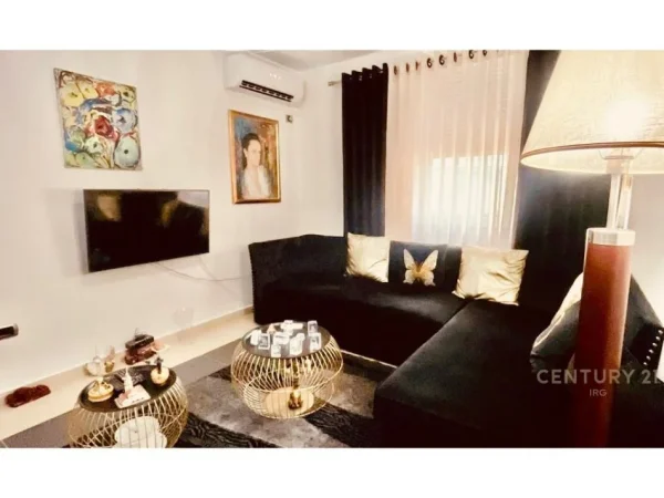 Tirane, jepet me qera apartament 1+1 Kati 3, 80 m² 600 € (Ekspozita)