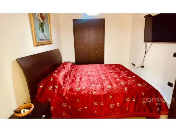 Tirane, jepet me qera apartament 1+1 Kati 3, 80 m² 600 € (Ekspozita)