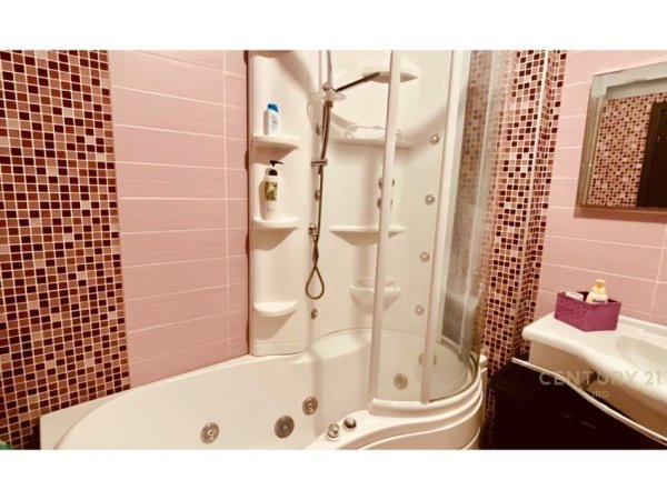 Tirane, jepet me qera apartament 1+1 Kati 3, 80 m² 600 € (Ekspozita)
