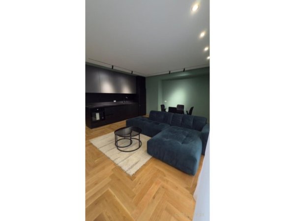 Tirane, jepet me qera apartament 1+1+Ballkon Kati 2, 70 m² 800 € (Kodra e Diellit)