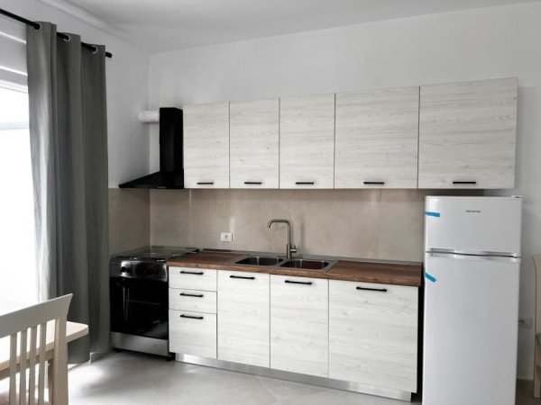 Tirane, jepet me qera apartament 2+1+Ballkon Kati 3, 100 m² 530 € (Rruga Sokrat Miho Astir)