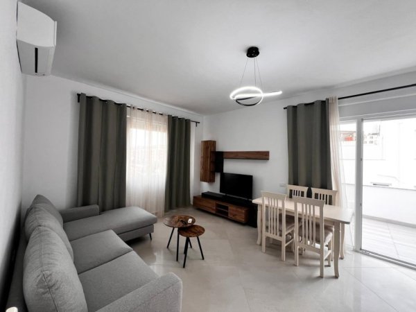 Tirane, jepet me qera apartament 2+1+Ballkon Kati 3, 100 m² 530 € (Rruga Sokrat Miho Astir)
