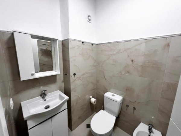 Tirane, jepet me qera apartament 2+1+Ballkon Kati 3, 100 m² 530 € (Rruga Sokrat Miho Astir)