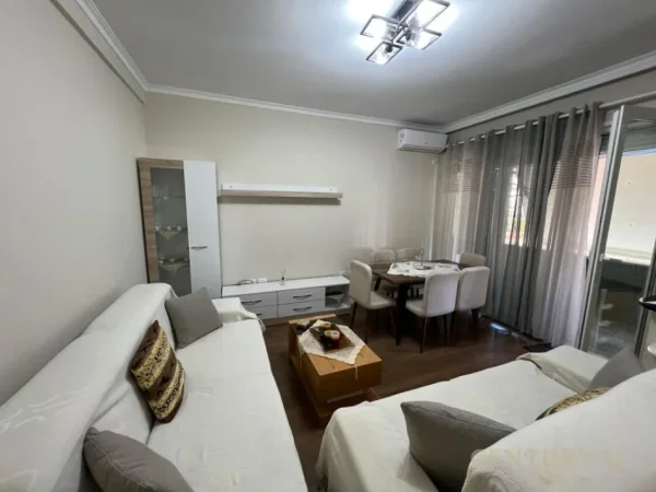 Tirane, jepet me qera apartament 2+1 Kati 2, 800 € (Komuna e Parisit)