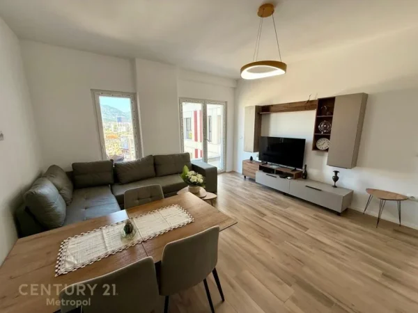 Tirane, jepet me qera apartament 1+1 Kati 10, 75 m² 750 € (Rruga Asim Vokshi)
