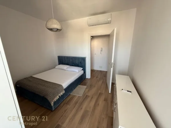 Tirane, jepet me qera apartament 1+1 Kati 10, 75 m² 750 € (Rruga Asim Vokshi)