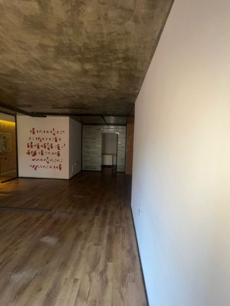 Tirane, jepet me qera zyre Kati 4, 214 m² 1.500 € (Myslym Shyri)
