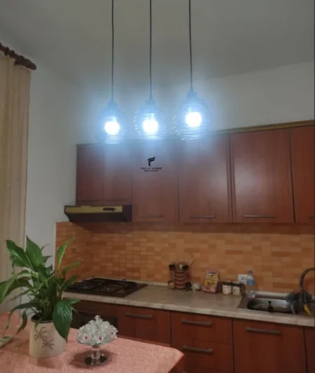 Tirane, jepet me qera apartament 2+1 Kati 3, 96 m² 650 € (PAZARI I RI)