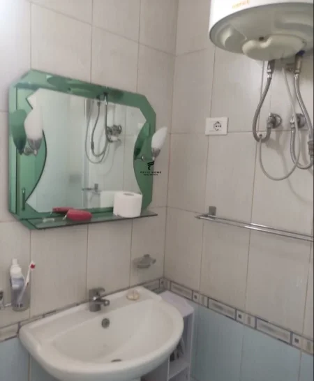 Tirane, jepet me qera apartament 2+1 Kati 3, 96 m² 650 € (PAZARI I RI)