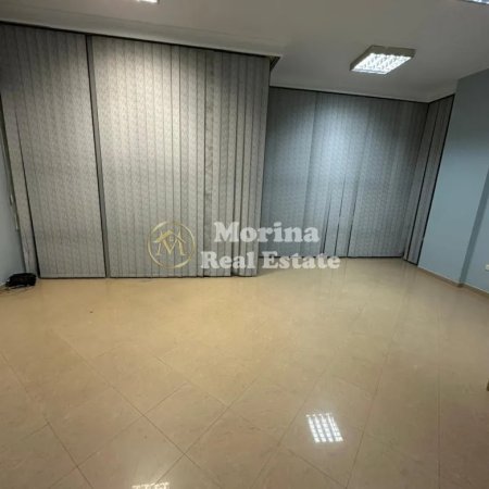 Tirane, jepet me qera ambjent biznesi Kati 2, 93 m² 400 € (Myslym Shyri)