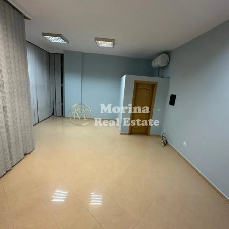Tirane, jepet me qera ambjent biznesi Kati 2, 93 m² 400 € (Myslym Shyri)