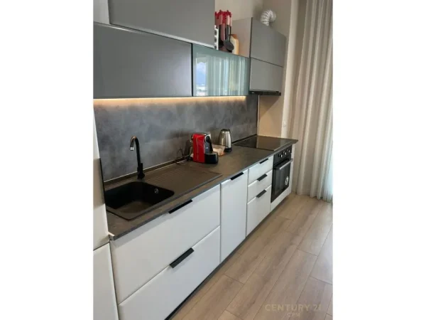 Tirane, jepet me qera apartament 1+1 Kati 11, 67 m² 950 € (Barrikada)