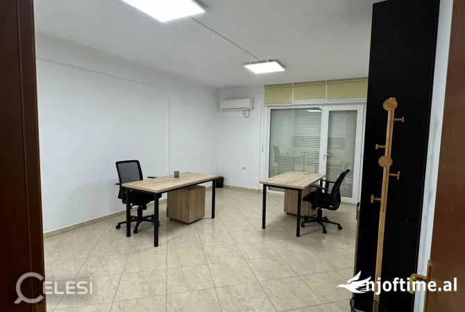Tirane, jepet me qera apartament 3+1+Ballkon Kati 2, 128 m² 500 € (Rruga Siri Kodra)