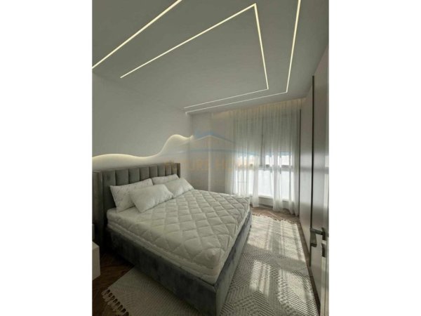 Tirane, shitet apartament 2+1+Ballkon Kati 6, 112 m² 285.000 € (ISH PARKU)