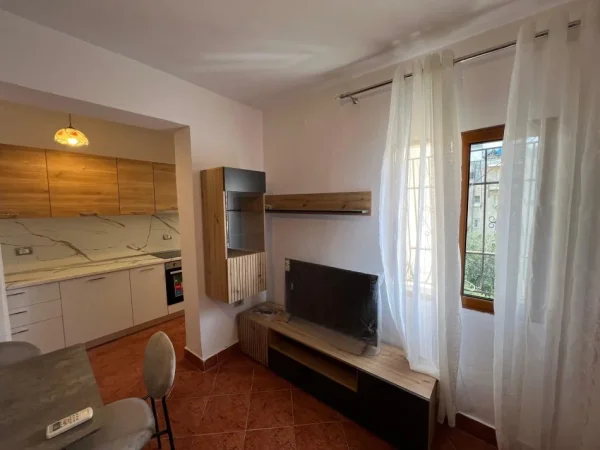 Vlore, shitet apartament 1+1+Ballkon Kati 4, 56 m² 68.000 € (Rruga Mustafa Bello)