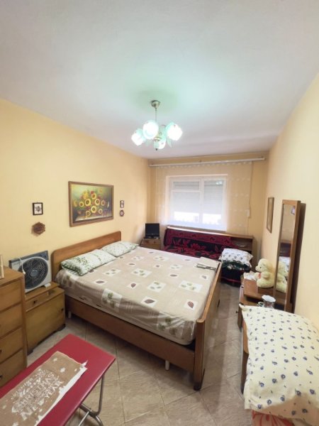 Tirane, jap me qera apartament 1+1+Ballkon Kati 3, 80 m² 500 € (Rruga Margarita Tutulani)