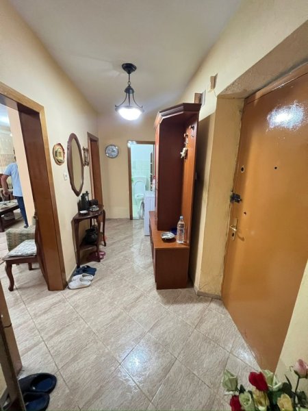 Tirane, jap me qera apartament 1+1+Ballkon Kati 3, 80 m² 500 € (Rruga Margarita Tutulani)
