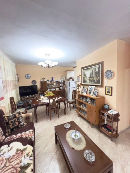 Tirane, jap me qera apartament 1+1+Ballkon Kati 3, 80 m² 500 € (Rruga Margarita Tutulani)