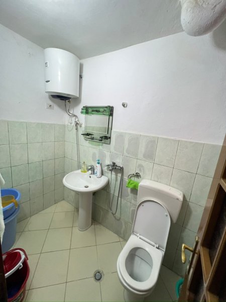 Tirane, jap me qera apartament 1+1+Ballkon Kati 3, 80 m² 500 € (Rruga Margarita Tutulani)