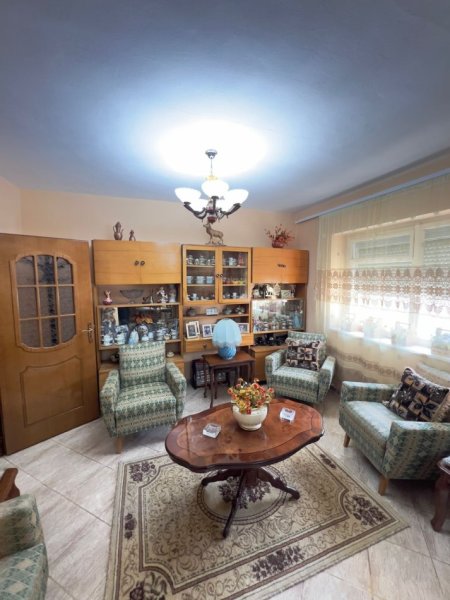 Tirane, jap me qera apartament 1+1+Ballkon Kati 3, 80 m² 500 € (Rruga Margarita Tutulani)