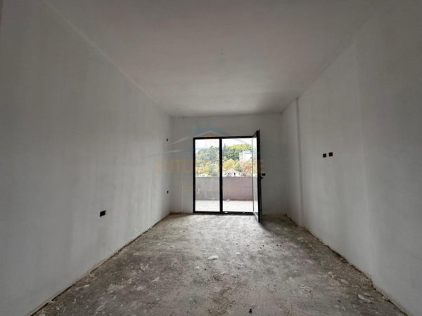 Tirane, shes apartament 2+1+Ballkon Kati 4, 134 m² 215.000 € (RRUGA E ELBASANIT)