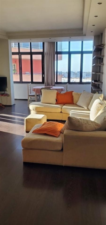 Tirane, jepet me qera apartament 2+1+Ballkon Kati 5, 112 m² 650 € (Kodra e Diellit)