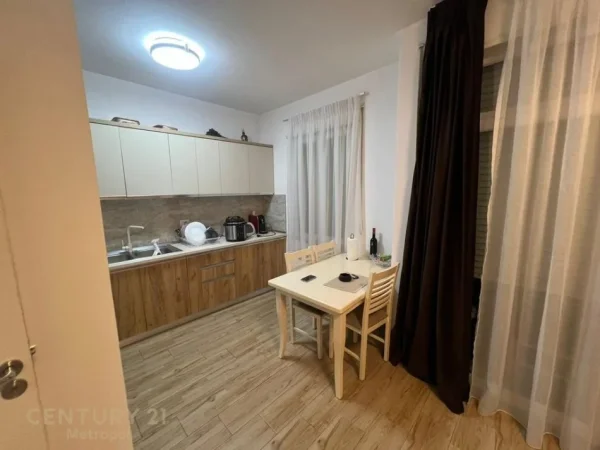 Tirane, jepet me qera apartament 1+1 Kati 1, 70 m² 550 € (Rruga 5 Maji)