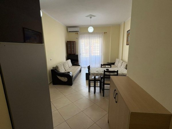Vlore, jepet me qera apartament 1+1+Ballkon , 70 m² 300 € (Rruga TRansballkanike)