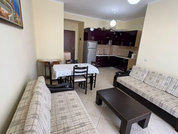Vlore, jepet me qera apartament 1+1+Ballkon , 70 m² 300 € (Rruga TRansballkanike)