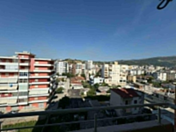 Vlore, jepet me qera apartament 1+1+Ballkon , 70 m² 300 € (Rruga TRansballkanike)