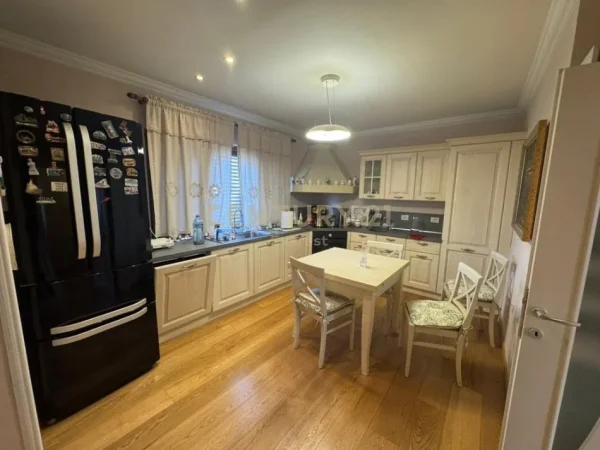 Tirane, shitet apartament 3+1+Aneks+Ballkon Kati 7, 150 m² 240.000 € (Brryli , Marteniteti i Ri)