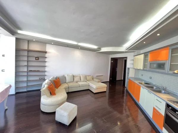 Tirane, jepet me qera apartament 2+1+Ballkon Kati 5, 112 m² 650 € (Bill Klinton)