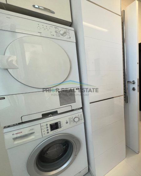Tirane, jepet me qera apartament 2+1+Ballkon Kati 7, 123 m² 160.000ALL/muaj  (Blloku)