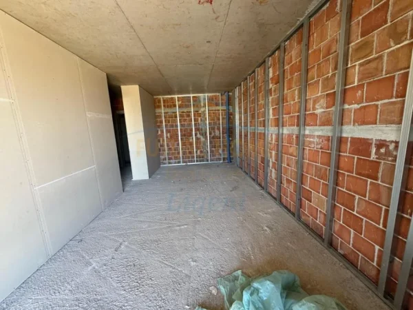 Tirane, shitet apartament 1+1+Ballkon Kati 4, 94 m² 249.000 € (Liqeni i Thatë)