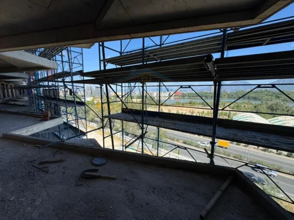 Tirane, shitet apartament 1+1+Ballkon Kati 4, 94 m² 249.000 € (Liqeni i Thatë)